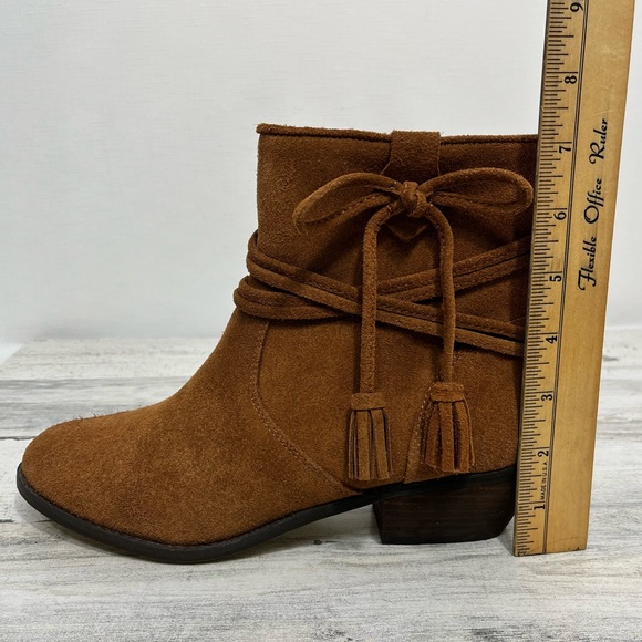 MinneTonka Women's Tan Suede Tassel Ankle Boots Side Zip - Picture 10 of 11